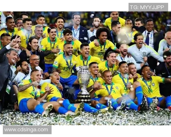 家庭幸福与足球荣耀并存的明星球员生活揭秘